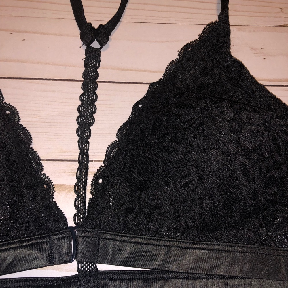 Two Vs Bralettes - image 3